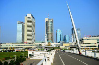 Vilnius şehir gökdelenler Köprüsü yürüme görüntülemek