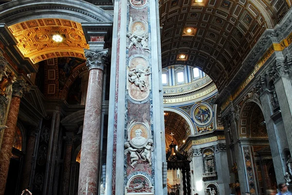 Vista interior da Basílica de São Pedro em 31 de maio de 2014 — Fotografia de Stock