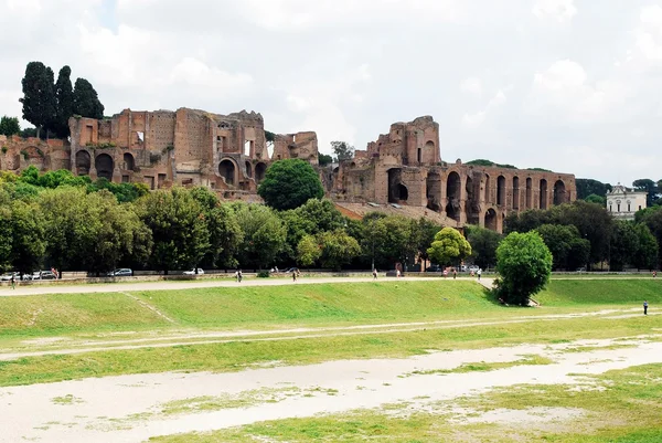 Weergave van ruïnes in de stad Rome op 31 mei 2014 — Stockfoto