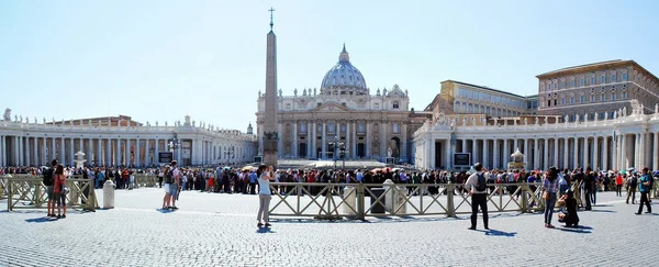 Vatican city center life on May 30, 2014 — Stock Photo, Image