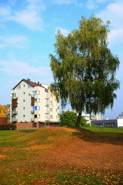 Otoño llegando a la ciudad de Vilna distrito de Pasilaiciai —  Fotos de Stock