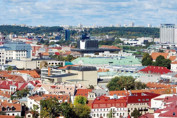 Vilnius vista aerea della città dalla torre dell'Università di Vilnius — Foto Stock