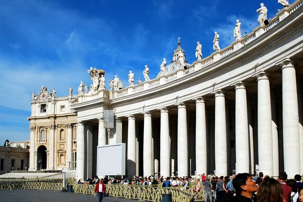 De pauselijke basiliek van Sint Pieter in het Vaticaan — Stockfoto