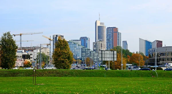 Vilna construcción de rascacielos en el centro de la ciudad — Foto de Stock