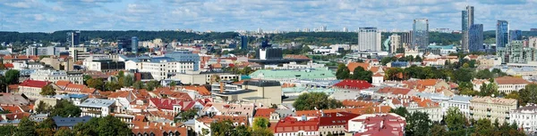 Vilnius Üniversitesi kuleden Vilnius şehir havadan görünümü — Stok fotoğraf