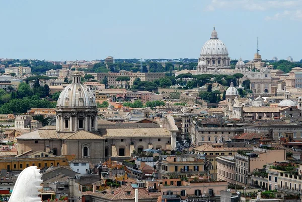 ヴィットリオ ・ エマヌエーレの記念碑からのローマからの眺め — ストック写真