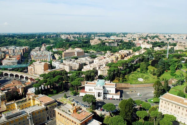 Letecký pohled na římské město ze St Peter bazilika střechy — Stock fotografie