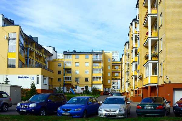 Baltrusaicio street i Vilnius på eftermiddagen gång — Stockfoto