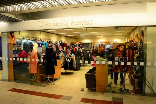 Vilnius Seskine stadsdelen Drabuziu kampas butik på 24 oktober 2014 — Stockfoto