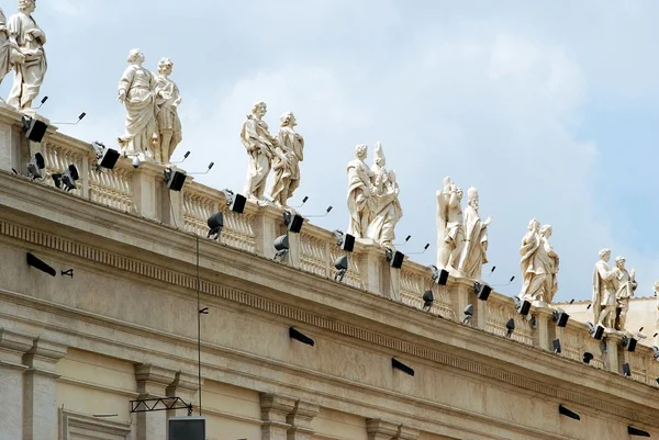 Sculpturen op de gevel van Vaticaanstad werken — Stockfoto