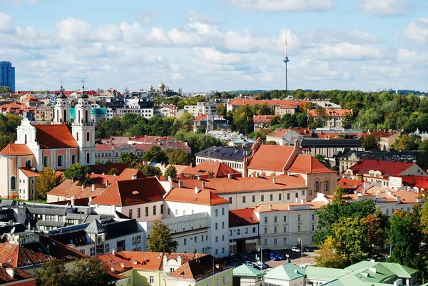 Vilnius stad Luchtfoto uitzicht vanaf de toren van de Universiteit van Vilnius — Stockfoto