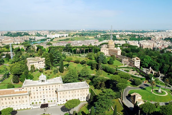 Vista aérea de la ciudad de Roma desde el techo de la Basílica de San Pedro — Foto de Stock