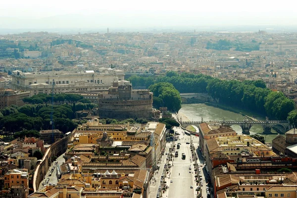 Aerial view of Rome city from St Peter Basilica roof — Stock Photo, Image