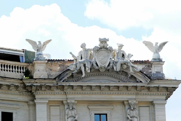 2014 年 6 月 1 日的罗马城市广场德拉一针见血观 — 图库照片