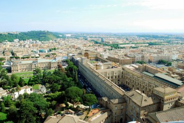 St Peter Bazilikası çatı üzerinden Roma şehrin havadan görünümü