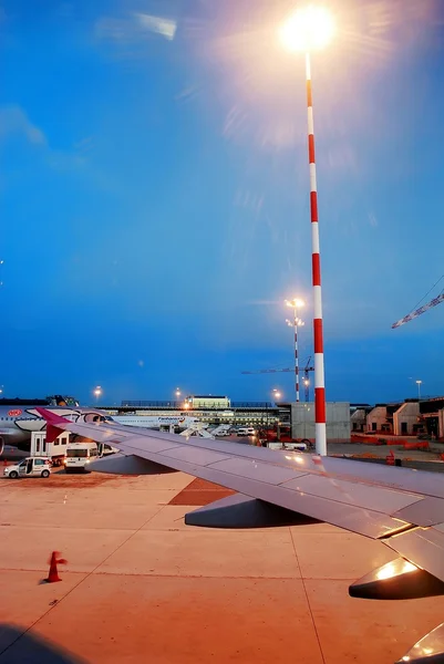 Luchthaven Fiumicino - eerste luchthaven van Rome stad op 1 juni 2014 — Stockfoto