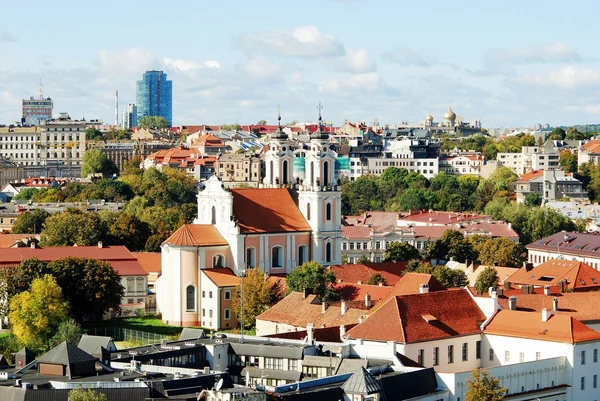 Vilnius stad Luchtfoto uitzicht vanaf de toren van de Universiteit van Vilnius — Stockfoto