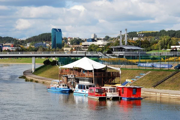 Vilnius városközpontban felhőkarcoló 2014. szeptember 24. — Stock Fotó