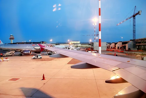 Aeropuerto de Fiumicino - primer aeropuerto de la ciudad de Roma el 1 de junio de 2014 — Foto de Stock