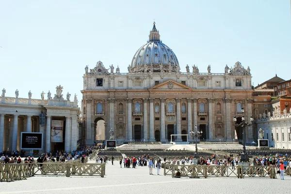 Ciudad del Vaticano centro de la vida en mayo 30, 2014 — Foto de Stock