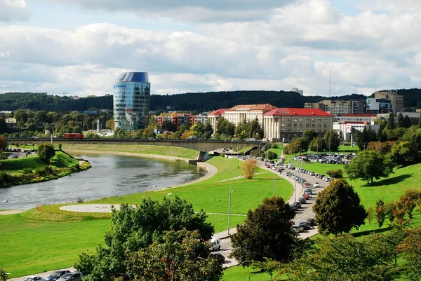 Vilnius panoramę miasta z rzeki wilii na 24 września 2014 — Zdjęcie stockowe