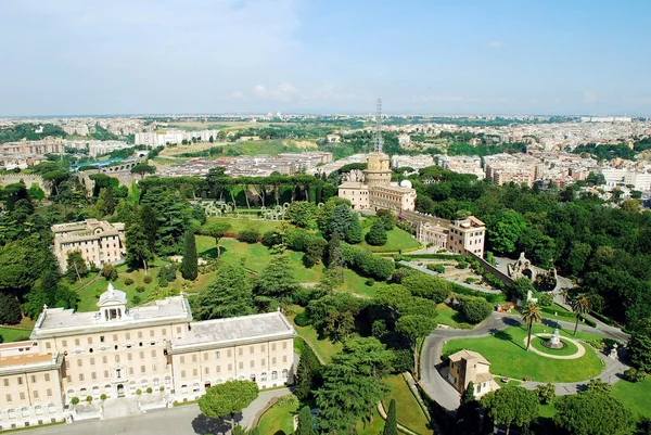 Vista aérea de la ciudad de Roma desde el techo de la Basílica de San Pedro — Foto de Stock