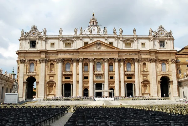 The Papal Basilica of Saint Peter in the Vatican — Stock Photo, Image