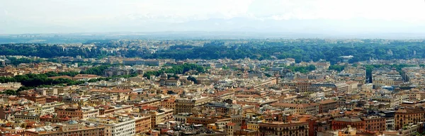 Veduta aerea della città di Roma dal tetto della Basilica di San Pietro — Foto Stock