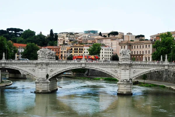 Tiber river and Rome city view on May 30, 2014 — Stock Photo, Image