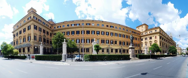 Skulptur i Rom staden till Silvio Spaventa den 1 juni, 2014 — Stockfoto