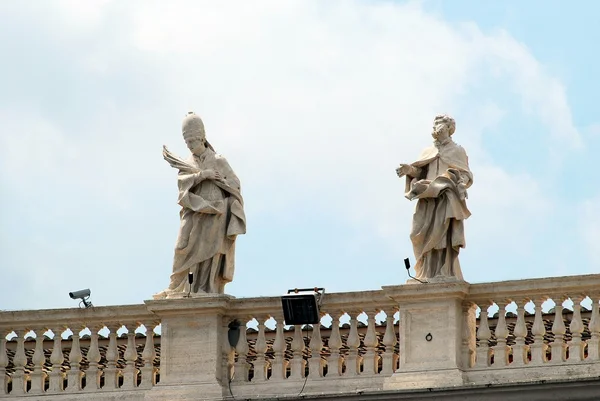 Rzeźby na elewacji prace Watykan — Zdjęcie stockowe