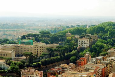 St Peter Bazilikası çatı üzerinden Roma şehrin havadan görünümü