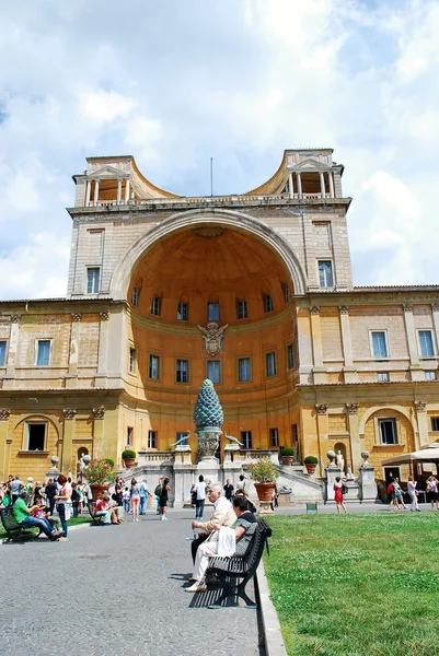 Innen im Park des vatikanischen Museums — Stockfoto