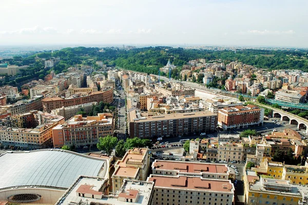 Flygfoto över Rom city från St Peter Basilica tak — Stockfoto