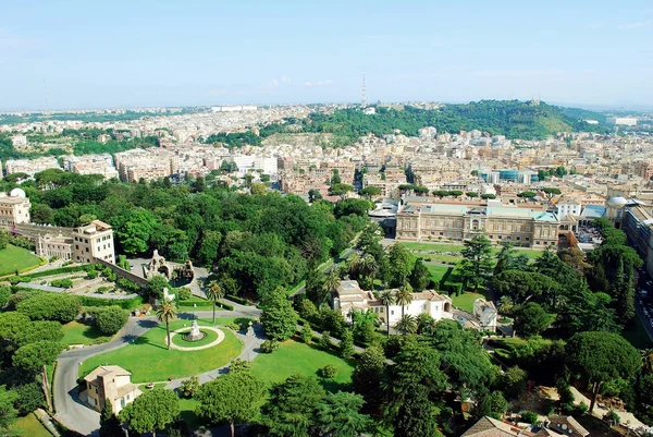 Flygfoto över Rom city från St Peter Basilica tak — Stockfoto