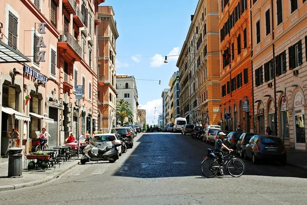Vida na cidade de Roma. Vista da cidade de Roma em 1 de junho de 2014 — Fotografia de Stock