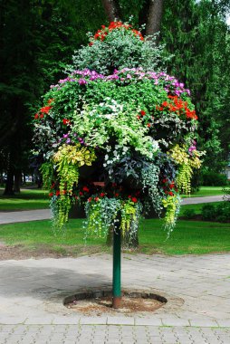 Değişik dekoratif pembe, kırmızı, yeşil çiçek Yapay ağaç