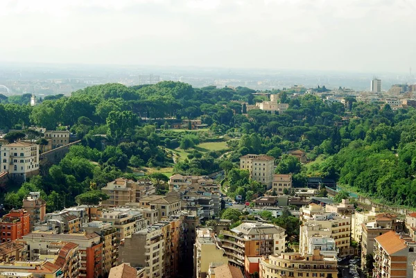 Veduta aerea della città di Roma dal tetto della Basilica di San Pietro — Foto Stock