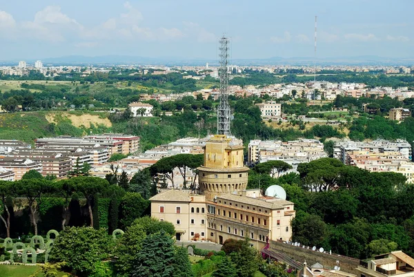 Vista aérea de la ciudad de Roma desde el techo de la Basílica de San Pedro — Foto de Stock
