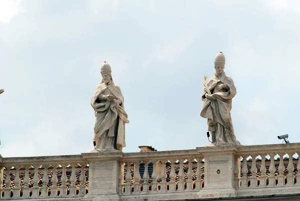 Esculturas na fachada das obras da cidade do Vaticano — Fotografia de Stock