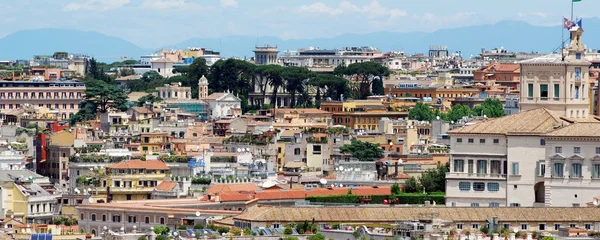 Luchtfoto van het Rome uit de vittorio emanuele monument — Stockfoto