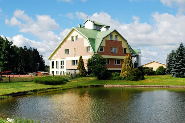 Дом в парке Грутас недалеко от города Друскининкай — стоковое фото