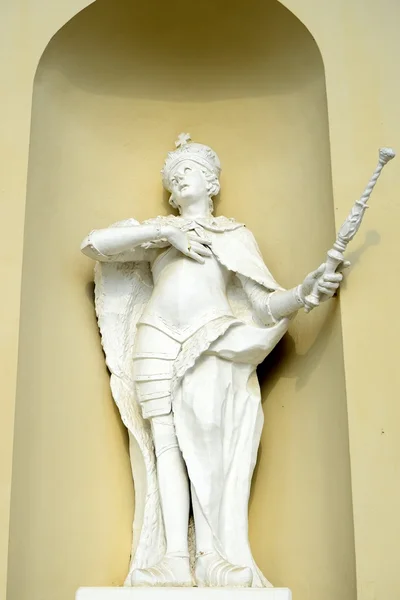 Escultura fora da catedral na cidade de Vilnius — Fotografia de Stock