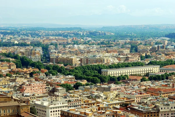 Veduta aerea della città di Roma dal tetto della Basilica di San Pietro — Foto Stock