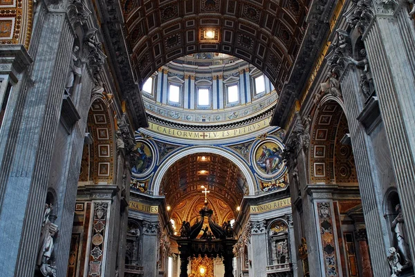 Saint Peter's Basilica iç görünüm üzerinde 31 Mayıs 2014 — Stok fotoğraf
