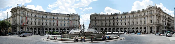 Utsikt över Rom staden Piazza della Reppublica den 1 juni, 2014 — Stockfoto