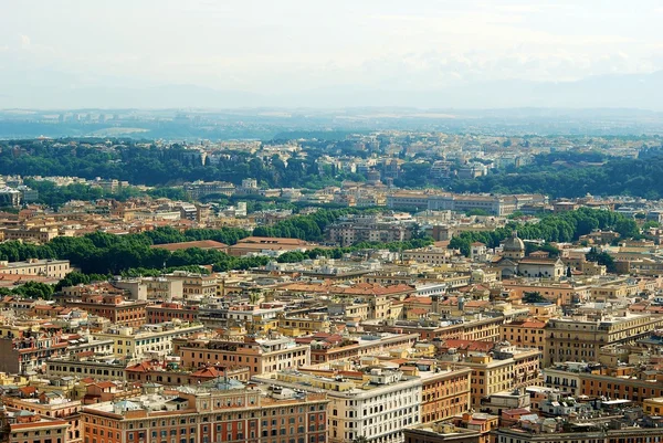 Luchtfoto van Rome stad van St Peter Basilica dak — Stockfoto
