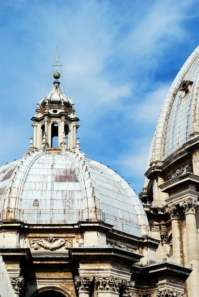 Veduta del tetto della Basilica di San Pietro il 31 maggio 2014 — Foto Stock