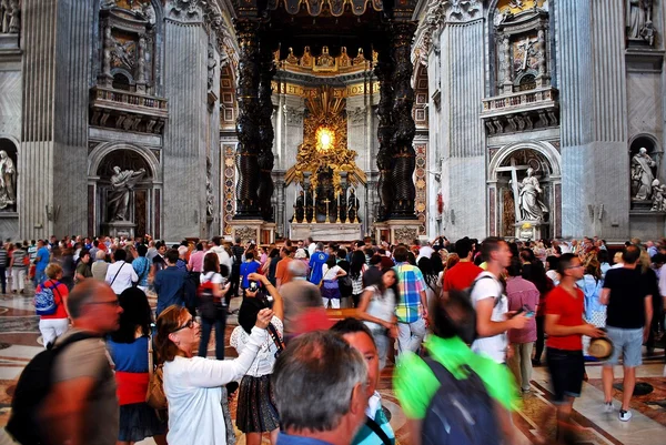 Vista interior de la Basílica de San Pedro el 31 de mayo de 2014 —  Fotos de Stock