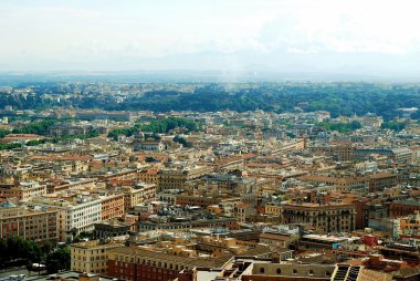 St Peter Bazilikası çatı üzerinden Roma şehrin havadan görünümü